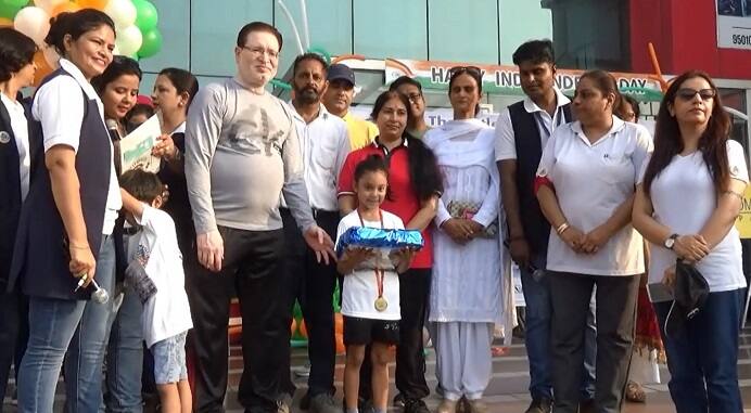 ਬੱਚਿਆਂ ਨੂੰ ਯਾਦਗਾਰੀ ਇਨਾਮ ਦਿੱਤੇ ਗਏ।