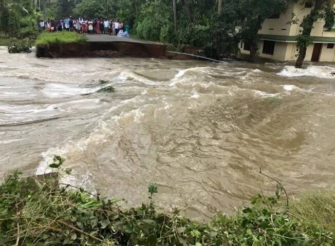 ਉਨ੍ਹਾਂ ਕਿਹਾ ਕਿ ਹੜ੍ਹਾਂ ਤੋਂ ਬਾਅਦ ਰਾਹਤ ਤੇ ਪੁਨਰਵਾਸ ਲਈ ਇਕੱਠਾ ਹੋਇਆ ਕਰੋੜਾਂ ਰੁਪਇਆ ਅਧਿਕਾਰੀਆਂ ਦੇ ਦੌਰਿਆਂ ਤੇ ਸੁਵਿਧਾਵਾਂ 'ਤੇ ਖਰਚ ਹੋ ਜਾਂਦਾ ਹੈ।