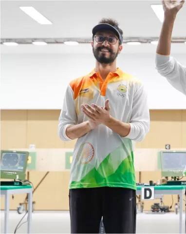 ਖੇਡਾਂ ਦੇ ਤੀਜੇ ਦਿਨ ਨਿਸ਼ਾਨੇਬਾਜ਼ ਅਭਿਸ਼ੇਕ ਵਰਮਾ ਨੇ ਬ੍ਰੌਂਜ਼ ਮੈਡਲ ਹਾਸਲ ਕੀਤਾ। ਇਹ ਭਾਰਤ ਦਾ ਦੂਜਾ ਕਾਂਸੇ ਦਾ ਤਗ਼ਮਾ ਹੈ। (ਤਸਵੀਰਾਂ-ਏਪੀ)