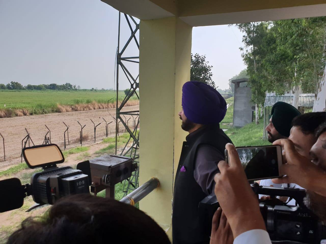 ਕਰਤਾਰਪੁਰ ਲਾਂਘਾ ਖੁੱਲ੍ਹਵਾਉਣ ਲਈ ਬਾਰਡਰ 'ਤੇ ਡਟੇ ਸਿੱਧੂ