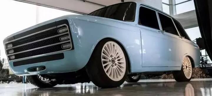 ਮਾਸਕੋ ਸ਼ਹਿਰ ਤੋਂ ਬਾਹਰ ਲੱਗੇ ਡਿਫੈਂਸ ਐਕਸਪੋ ਵਿੱਚ ਕੰਪਨੀ ਨੇ ਸੀਵੀ-ਵਨ ਮਾਡਲ ਲਾਂਚ ਕੀਤਾ ਹੈ ਤੇ ਕਾਰ ਨੂੰ ਇੱਕ ਵਾਰ ਚਾਰਜ ਕਰਨ ’ਤੇ ਕਰੀਬ 350 ਕਿਲੋਮੀਟਰ ਚੱਲ ਪਾਏਗੀ।