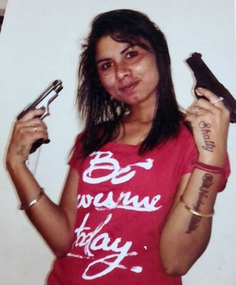 cab driver girl arrested in jalandhar ਦਿਨੇ ਕੈਬ ਚਲਾ ਰਾਤ ਨੂੰ ਹਥਿਆਰ ਚਲਾਉਣੇ ਸਿੱਖਦੀ ਮੁਟਿਆਰ