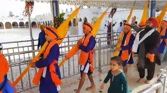 ਇਸ ਸਬੰਧੀ ਜਾਣਕਾਰੀ ਦਿੰਦਿਆਂ ਨਨਕਾਣਾ ਸਾਹਿਬ ਦੇ ਬੈਂਕ ਮੈਨਜ਼ਰ ਮਨਿੰਦਰ ਸਿੰਘ ਨੇ ਦੱਸਿਆ ਕਿ ਸ੍ਰੀ ਗੁਰੂ ਗ੍ਰੰਥ ਸਾਹਿਬ ਜੀ ਦਾ ਪਹਿਲਾ ਪ੍ਰਕਾਸ਼ ਪੁਰਬ ਪਾਕਿਸਤਾਨੀ ਸਿੱਖ ਸੰਗਤਾਂ ਵਲੋਂ ਬਹੁਤ ਹੀ ਸ਼ਰਧਾ ਨਾਲ ਮਨਾਇਆ ਜਾ ਰਿਹਾ ਹੈ।