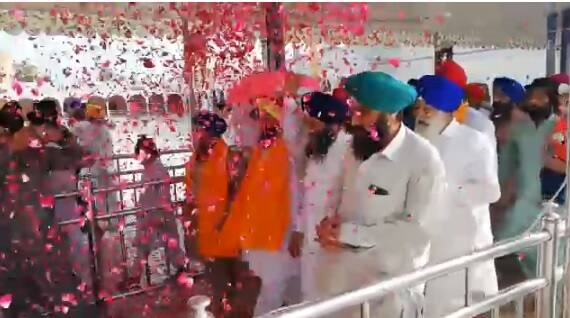 ਅੱਜ ਸ੍ਰੀ ਅਖੰਡ ਪਾਠ ਸਾਹਿਬ ਦੇ ਭੋਗ ਪਾਏ ਗਏ ਹਨ ਇਸ ਮੌਕੇ ਪੂਰੇ ਪਾਕਿਸਤਾਨ ਵਿਚੋਂ ਸਿੱਖ ਸੰਗਤਾਂ ਨੇ ਹਾਜ਼ਰੀ ਭਰੀ ਹੈ।