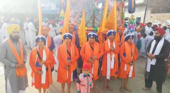 ਨਗਰ ਕੀਰਤਨ ਦੀ ਅਗਵਾਈ ਪੰਜ ਪਿਆਰਿਆਂ ਨੇ ਕੀਤੀ। 