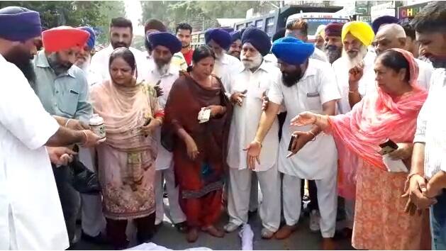 ਅੱਜ ਪੂਰੇ ਪੰਜਾਬ ਵਿਚ ਅਕਾਲੀ ਆਗੂਆਂ ਨੇ ਜਿੱਥੇ ਕਾਂਗਰਸ ਸਰਕਾਰ ਵਿਰੁੱਧ ਜੰਮ ਕੇ ਨਾਅਰੇਬਾਜੀ ਕੀਤੀ ਗਈ, ਉੱਥੇ ਮੁੱਖ ਮੰਤਰੀ ਕੈਪਟਨ ਅਮਰਿੰਦਰ ਸਿੰਘ, ਕਾਂਗਰਸ ਦੇ ਪੰਜਾਬ ਪ੍ਰਧਾਨ ਸੁਨੀਲ ਜਾਖੜ, ਕਾਂਗਰਸ ਦੇ ਕੌਮੀ ਪ੍ਰਧਾਨ ਰਾਹੁਲ ਗਾਂਧੀ ਦਾ ਪੁਤਲਾ ਫੂਕਿਆ। 