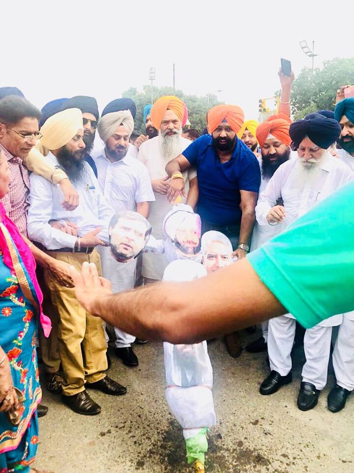 ਅਕਾਲੀਆਂ ਨੇ ਕਿਹਾ ਕਿ ਸਰਕਾਰ ਨੂੰ ਉਨ੍ਹਾਂ ਵਿਰੁੱਧ ਝੂਠੀਆਂ ਅਫ਼ਵਾਹਾਂ ਫੈਲਾਉਣ ਤੋਂ ਗੁਰੇਜ ਕਰਨ ਦੀ ਚੇਤਾਵਨੀ ਦਿੱਤੀ। ਅਕਾਲੀ ਦਲ ਵੱਲੋਂ ਸਾਰੇ ਵਿਧਾਨ ਸਭਾ ਹਲਕਿਆਂ 'ਚ ਇਸ ਰੋਸ ਪ੍ਰਦਰਸ਼ਨ ਕਾਰਨ ਪੁਲਿਸ ਨੇ ਸਖ਼ਤ ਸੁਰੱਖਿਆ ਪ੍ਰਬੰਧ ਰੱਖੇ ਹੋਏ ਸਨ। 