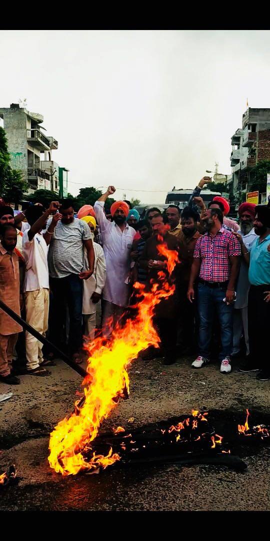 ਇਸ ਮੌਕੇ ਲੋਕਾਂ ਦਾ ਵੱਡਾ ਇਕੱਠ ਵੇਖਣ ਨੂੰ ਮਿਲਿਆ। 