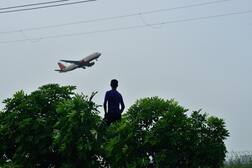 ਉੱਡਦੇ ਜਹਾਜ਼ 'ਚੋਂ ਟੌਇਲਟ ਵੇਸਟ ਸੁੱਟਣ ਵਾਲੀਆਂ, ਏਅਰਲਾਈਨਜ਼ ਨੂੰ ਲੱਗੇਗਾ ਜ਼ੁਰਮਾਨਾ