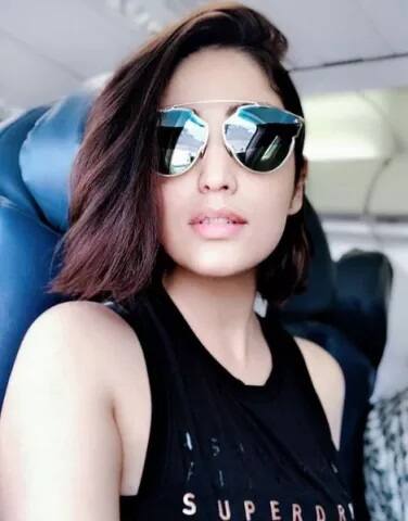 ਕੰਡੀਸ਼ਨਰ ਦੀ ਬਜਾਏ ਉਹ ਸ਼ੈਂਪੂ ਲਾਉਣਾ ਜ਼ਿਆਦਾ ਬਿਹਤਰ ਸਮਝਦੀ ਹੈ। ਸ਼ੈਂਪੂ ਬਾਅਦ ਉਹ ਇੱਕ ਵਿਨੇਗਰ ਕੱਪ ਦਾ ਵੀ ਇਸਤੇਮਾਲ ਕਰਦੀ ਹੈ।