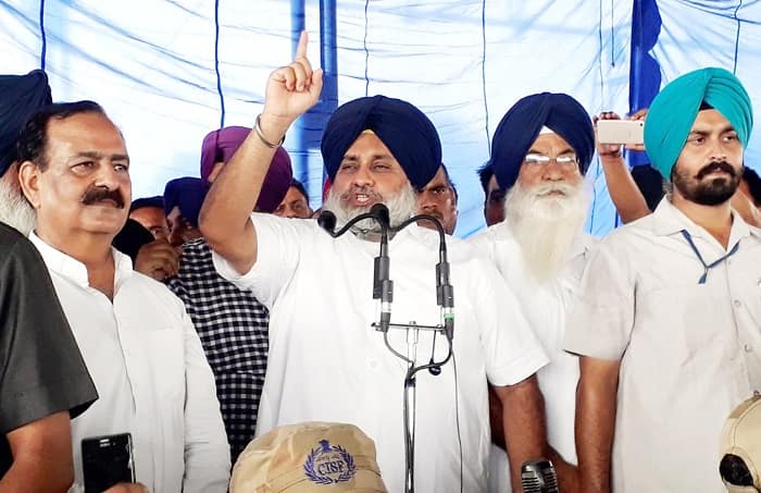 ਪੰਜ ਕੋਸੀ ਤੋਂ ਇਲਾਵਾ ਬਾਦਲ ਨੇ ਅਬੋਹਰ ਤੇ ਮਲੋਟ ਵਿਖੇ ਵੀ ਅਕਾਲੀ ਰੈਲੀਆਂ ਕੀਤੀਆਂ। ਮਲੋਟ ਇਕੱਠ ਨੂੰ ਸੰਬੋਧਨ ਕਰਦਿਆਂ ਬਾਦਲ ਨੇ ਪਾਰਟੀ ਦਾ ਸਟੈਂਡ ਦੁਹਰਾਇਆ ਕਿ ਕਾਂਗਰਸ ਪਾਰਟੀ ਅੱਗ ਨਾਲ ਖੇਡਣ ਦੀ ਕੋਸ਼ਿਸ਼ ਕਰ ਰਹੀ ਹੈ ਤੇ ਸੂਬੇ ਅੰਦਰ ਸ਼ਾਂਤੀ ਤੇ ਫਿਰਕੂ ਸਦਭਾਵਨਾ ਨੂੰ ਲਾਂਬੂ ਲਾ ਰਹੀ ਹੈ।