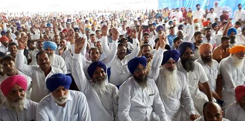 ਬੇਅਦਬੀ ਨੂੰ ਸਭ ਤੋਂ ਦੁੱਖ ਦੇਣ ਵਾਲਾ ਤੇ ਕਦੇ ਮੁਆਫ ਨਾ ਕੀਤਾ ਜਾਣਾ ਵਾਲਾ ਪਾਪ ਕਰਾਰ ਦਿੱਤਾ। ਪੰਜਾਬ ਕਾਂਗਰਸ ਸਰਕਾਰ ਨੂੰ ਲਲਕਾਰਦਿਆਂ ਉਨ੍ਹਾਂ ਆਪ ਆਗੂ ਐਚ ਐਸ ਫੂਲਕਾ ਦੇ ਮਸ਼ਵਰੇ ਨੂੰ ਸਵੀਕਾਰ ਕਰਨ ਲਈ ਕਿਹਾ। ਉਨ੍ਹਾਂ ਕਿਹਾ ਕਿ ਜਾਂ ਤਾਂ ਕਾਂਗਰਸ ਸਰਕਾਰ ਅਖੌਤੀ ਰਣਜੀਤ ਕਮਿਸ਼ਨ ਰਿਪੋਰਟ ਦੇ ਠੋਸ ਅਤੇ ਕਾਰਵਾਈ ਯੋਗ ਹਿੱਸਿਆਂ ਨੂੰ ਸਾਰਿਆਂ ਨਾਲ ਸਾਂਝਾ ਕਰੇ ਜਾਂ ਫਿਰ ਆਪਣੇ ਸਾਰੇ ਮੰਤਰੀਆਂ ਨੂੰ 15 ਸਤੰਬਰ ਨੂੰ ਇਕੱਠੇ ਅਸਤੀਫੇ ਦੇਣ ਲਈ ਕਹਿ ਦੇਵੇ।
