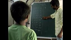 ਅਧਿਆਪਕ ਦਿਵਸ 'ਤੇ ਵਿਸ਼ੇਸ਼: ਵਿੱਦਿਆ ਤੋਂ ਵਾਂਝੇ ਬੱਚਿਆਂ ਨੂੰ ਮੁਫ਼ਤ ਪੜ੍ਹਾ ਰਿਹਾ ਰਿਕਸ਼ਾ ਚਾਲਕ ਦਾ ਪੁੱਤ