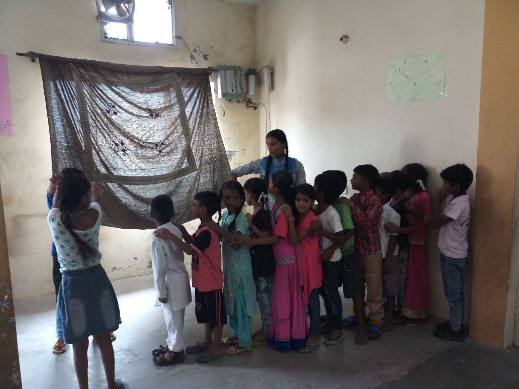 ਅਧਿਆਪਕ ਦਿਵਸ 'ਤੇ ਵਿਸ਼ੇਸ਼: ਵਿੱਦਿਆ ਤੋਂ ਵਾਂਝੇ ਬੱਚਿਆਂ ਨੂੰ ਮੁਫ਼ਤ ਪੜ੍ਹਾ ਰਿਹਾ ਰਿਕਸ਼ਾ ਚਾਲਕ ਦਾ ਪੁੱਤ