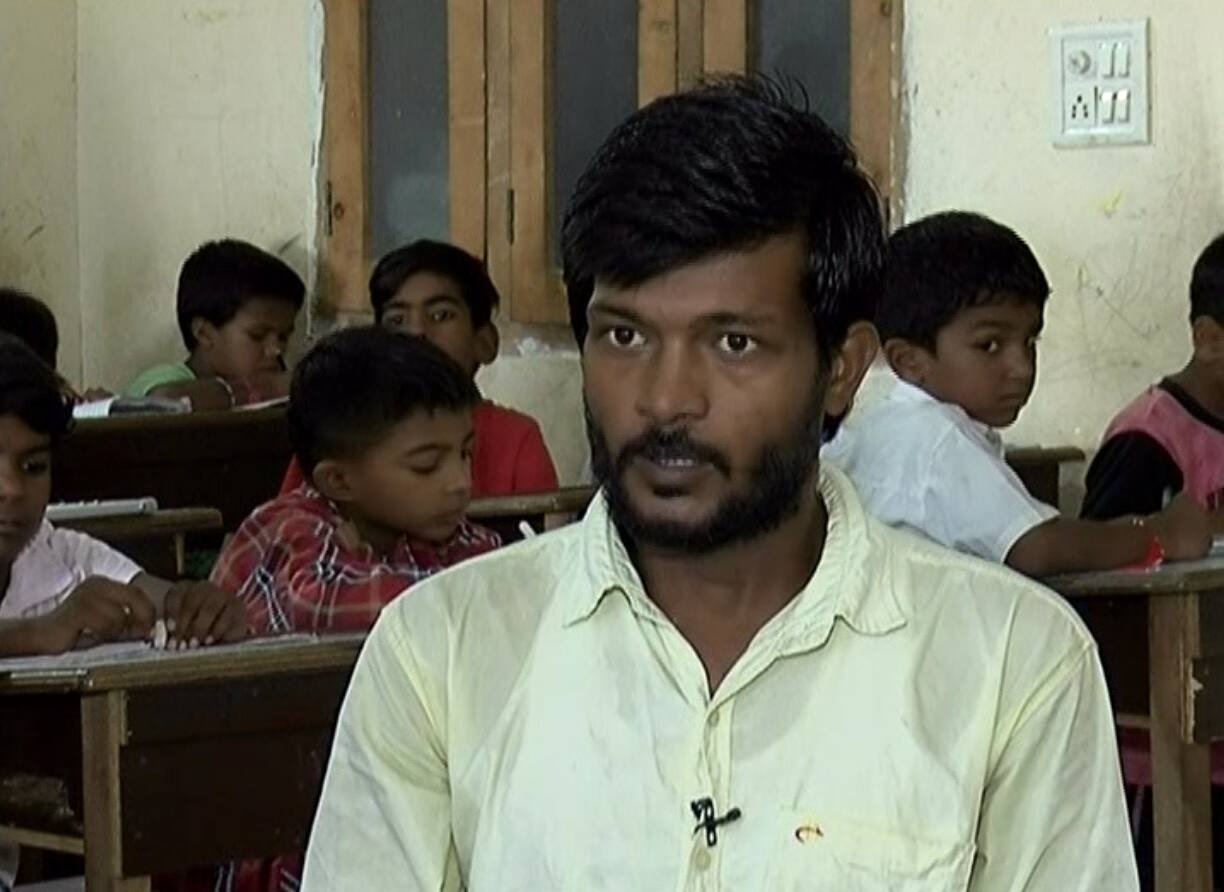 ਅਧਿਆਪਕ ਦਿਵਸ 'ਤੇ ਵਿਸ਼ੇਸ਼: ਵਿੱਦਿਆ ਤੋਂ ਵਾਂਝੇ ਬੱਚਿਆਂ ਨੂੰ ਮੁਫ਼ਤ ਪੜ੍ਹਾ ਰਿਹਾ ਰਿਕਸ਼ਾ ਚਾਲਕ ਦਾ ਪੁੱਤ