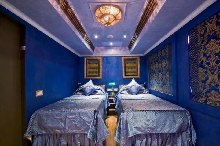 ਬਾਥਰੂਮ 'ਚ ਬਾਇਓ ਟਾਇਲਟ ਦੀ ਸੁਵਿਧਾ ਦਿੱਤੀ ਗਈ ਹੈ।