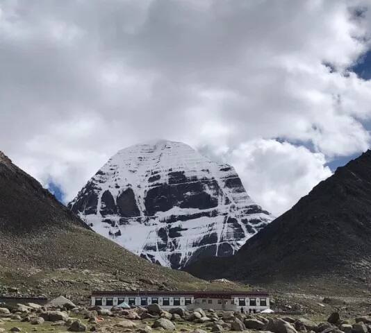 ਅਜਿਹਾ ਮੰਨਿਆ ਜਾ ਰਿਹਾ ਹੈ ਕਿ ਰਾਹੁਲ ਇਸ ਧਾਰਮਿਕ ਯਾਤਰਾ ਵਿੱਚ ਸਿਆਸੀ ਲਾਹਾ ਲੈਣ ਦਾ ਕੋਈ ਮੌਕਾ ਗਵਾ ਨਹੀਂ ਰਹੇ। 