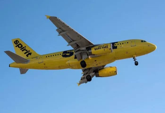 ਪਰ ਹੌਲੀ ਹੌਲੀ ਇਹ ਖ਼ਬਰ ਸੋਸ਼ਲ ਮੀਡੀਆ 'ਤੇ ਫੈਲ ਗਈ ਤੇ ਜ਼ੁਰਾਬਾਂ ਵਰਗੀ ਗੰਦੀ ਮੁਸ਼ਕ ਕਾਰਨ ਲੋਕਾਂ ਦੇ ਬਿਮਾਰ ਹੋਣ ਦੀ ਗੱਲ ਉੱਡ ਗਈ। 