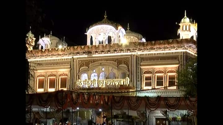 ਇਸ ਸਜਾਵਟ ਦਾ ਜਿੰਮਾ ਸ਼੍ਰੋਮਣੀ ਗੁਰਦੁਆਰਾ ਪ੍ਰਬੰਧਕ ਕਮੇਟੀ ਦੇ ਨਾਲ ਨਾਲ ਦਿੱਲੀ ਵਾਸੀ ਕੇਕੇ ਸ਼ਰਮਾ, ਸੁਰਿੰਦਰਪਾਲ ਸਿੰਘ ਤੇ ਉਨ੍ਹਾਂ ਦੇ ਪਰਿਵਾਰਾਂ ਨੇ ਚੁੱਕਿਆ।