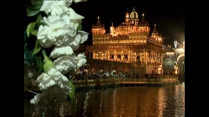 ਸਜਾਵਟ ਲਈ ਮਲੇਸ਼ੀਆ, ਥਾਈਲੈਂਡ, ਕੀਨੀਆ, ਸਿੰਘਾਪੁਰ, ਆਸਟ੍ਰੇਲੀਆ ਆਦਿ ਤੋਂ 100 ਕੁਇੰਟਲ ਫੁੱਲ ਮੰਗਵਾਏ ਹਨ। 