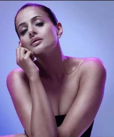 ਹੁਣ ਖ਼ਬਰ ਹੈ ਕਿ ਅਮੀਸ਼ਾ ਜਲਦੀ ਹੀ ਇੱਕ ਵਾਰ ਫੇਰ ਫ਼ਿਲਮਾਂ ‘ਚ ਵਾਪਸੀ ਕਰਨ ਵਾਲੀ ਹੈ ਪਰ ਇਸ ਤੋਂ ਪਹਿਲਾਂ ਅਮੀਸ਼ਾ ਨੇ ਬਲੈਕ ਡ੍ਰੈੱਸ ‘ਚ ਜ਼ਬਰਦਸਤ ਫੋਟੋਸ਼ੂਟ ਕਰਵਾਇਆ ਹੈ।