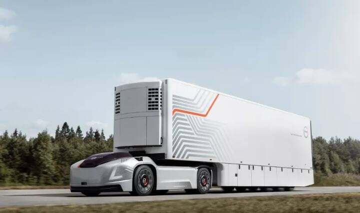 ਵੌਲਵੋ ਟਰੱਕ ਦੇ ਹੈਡ ਆਫ ਆਟੋਨਮਸ ਸਾਲਿਊਸ਼ਨ, ਮਾਇਕਲ ਕਾਲਰਸਨ ਨੇ ਕਿਹਾ ਕਿ ਵੇਰਾ ਦਾ ਮਤਲਬ ਹੈ ਵਿਸ਼ਵਾਸ 'ਤੇ ਅਸੀਂ ਭਵਿੱਖ 'ਤੇ ਭਰੋਸਾ ਕਰਦੇ ਹਾਂ। ਸੁਰੱਖਿਆ ਕਾਰਨਾਂ ਦੇ ਮੱਦੇਨਜ਼ਰ ਆਮ ਟਰੱਕ ਦੇ ਮੁਕਾਬਲੇ ਇਸਦੀ ਆਪਰੇਟਿੰਗ ਸਪੀਡ ਹੌਲੀ ਰਹੇਗੀ।