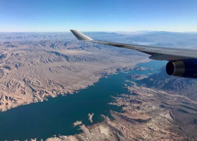 ਚਾਰਟਡ ਸੇਵਾਵਾਂ ਦੇਣ ਵਾਲੀ ਜੈੱਟਸੈੱਟਗੋ ਕੰਪਨੀ ਦੀ ਇਕਾਈ ਸਕਾਈਸ਼ਟਲ ਨੇ ਸ਼ਨੀਵਾਰ ਨੂੰ ਆਪਣੀ ਪ੍ਰਾਈਵੇਟ ਪਲੇਨ ਤੇ ਹੈਲੀਕਾਪਟਰ ਸੇਵਾਵਾਂ ਸ਼ੁਰੂ ਕਰਨ ਦਾ ਐਲਾਨ ਕਰ ਦਿੱਤਾ ਹੈ। ਕੰਪਨੀ ਇਹ ਸੇਵਾਵਾਂ ਆਉਣ ਵਾਲੇ ਸੋਮਵਾਰ ਤੋਂ ਸ਼ੁਰੂ ਕਰਨ ਜਾ ਰਹੀ ਹੈ। ਦਿੱਲੀ ਦੀ ਏਵੀਏਸ਼ਨ ਕੰਪਨੀ ਦੇ ਨਿਵੇਸ਼ਕਾਂ ਵਿੱਚ ਕ੍ਰਿਕੇਟਰ ਯੁਵਰਾਜ ਸਿੰਘ ਵੀ ਸ਼ਾਮਲ ਹਨ। 