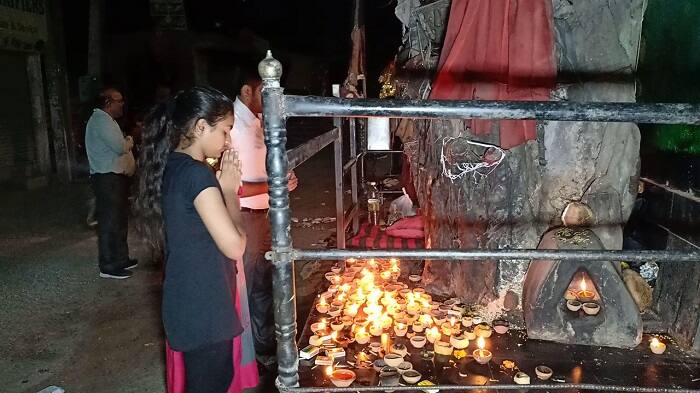 ਇਸ ਲਈ ਪਿੰਡ ਦੇ ਲੋਕਾਂ ਨੇ ਅਜਿਹੇ ਦਰਖ਼ਤਾਂ ਨੂੰ ਬਚਾਉਣ ਲਈ ਇਹ ਪਹਿਲ ਕੀਤੀ ਹੈ।