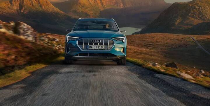 ਉੱਧਰ ਟੈਸਲਾ ਨੇ ਆਪਣੇ ਦਮ ’ਤੇ ਸੁਪਰਚਾਰਜਰ ਚਾਰਜਿੰਗ ਸਿਸਟਮ ਦੇ ਇਕੱਲੇ ਉੱਤਰੀ ਅਮਰੀਕਾ ਵਿੱਚ 11 ਹਜ਼ਾਰ ਚਾਰਜਰ ਵੇਚੇ ਹਨ। ਇਸ ਦੇ ਨਾਲ ਹੀ ਫੌਕਵੈਗਨ ਅਗਲੇ ਸਾਲ 2 ਹਜ਼ਾਰ ਚਾਰਜਰ ਉਪਲੱਬਧ ਕਰਾਏਗੀ। (ਤਸਵੀਰਾਂ- ਔਡੀ)