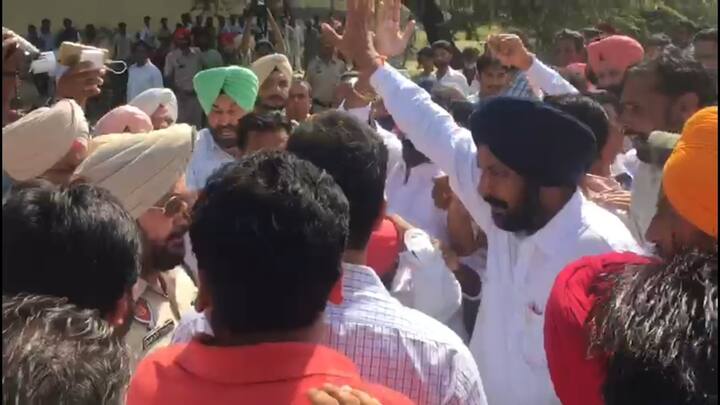 ਇਸ ਦੀ ਸੂਚਨਾ ਚੋਣਕਾਰ ਅਫਸਰ ਏਡੀਸੀ ਜਗਵਿੰਦਰਜੀਤ ਸਿੰਘ ਨੂੰ ਦਿੱਤੀ ਗਈ। ਉਨ੍ਹਾਂ ਤੁਰੰਤ ਕਾਰਵਾਈ ਕਰਦਿਆਂ ਐਸਡੀਐਮ ਬਾਘਾਪੁਰਾਣਾ ਅਮਰਬੀਰ ਸਿੰਘ ਸੰਧੂ ਤੇ ਨਾਇਬ ਤਹਿਸੀਲਦਾਰ ਗੁਰਮੀਤ ਸਿੰਘ ਸਹੋਤਾ ਨੂੰ ਮੌਕੇ ’ਤੇ ਭੇਜਿਆ ਜਿਨ੍ਹਾਂ ਸਥਿਤੀ 'ਤੇ ਕਾਬੂ ਪਾਇਆ। ਐਸਡੀਐਮ ਵੱਲੋਂ ਜ਼ਿਲ੍ਹਾ ਚੋਣਕਾਰ ਅਫਸਰ ਕਮ ਡਿਪਟੀ ਕਮਿਸ਼ਨਰ ਡੀਪੀ ਸਿੰਘ ਖਰਬੰਦਾ ਨੂੰ ਸਮੁੱਚੀ ਰਿਪੋਰਟ ਭੇਜ ਦਿੱਤੀ ਗਈ ਹੈ। ਹੁਣ ਇਸ ਬੂਥ ’ਤੇ ਦੁਬਾਰਾ ਵੋਟਾਂ ਪਵਾਈਆਂ ਜਾਣਗੀਆਂ।