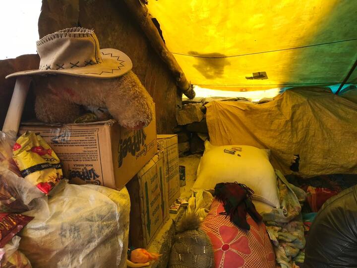 ਲੋਕਾਂ ਨੂੰ ਹੈਲੀਕਾਪਟਰਾਂ ਰਾਹੀਂ ਬਾਹਰ ਕੱਢਿਆ ਜਾ ਰਿਹਾ ਹੈ। 