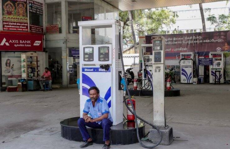 Petrol Diesel Rates Decrease for 2nd consecutive time crude oil prices on rise ਪੈਟਰੋਲ ਤੇ ਡੀਜ਼ਲ ਦੀਆਂ ਕੀਮਤਾਂ 'ਚ ਲਗਾਤਾਰ ਦੂਜੀ ਵੱਡੀ ਗਿਰਾਵਟ, ਕੱਚੇ ਤੇਲ ਦੀਆਂ ਕੀਮਤਾਂ 'ਚ ਤੇਜ਼ੀ