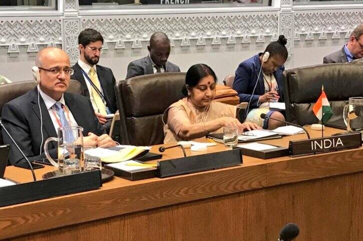 sushma go before pak foreign minister's speech ਪਾਕਿ ਵਿਦੇਸ਼ ਮੰਤਰੀ ਦੇ ਭਾਸ਼ਣ ਤੋਂ ਪਹਿਲਾਂ ਹੀ ਸੁਸ਼ਮਾ ਬਾਹਰ, ਦੁਆ-ਸਲਾਮ ਵੀ ਨਾ ਹੋਈ