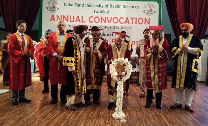 ਸਮਾਰੋਹ ਦੌਰਾਨ ਐਮਬੀਬੀਐਸ, ਐਮਡੀ,ਐਮਐਸ ਆਦਿ ਕੋਰਸ ਪੂਰੇ ਕਰਨ ਵਾਲੇ ਵਿਦਿਅਰਥੀਆਂ ਨੂੰ ਡਿਗਰੀਆਂ ਵੰਡੀਆਂ ਗਈਆਂ।