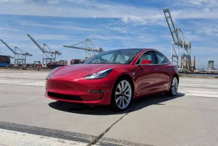 अमेरिका में Tesla कार चला रहे व्यक्ति की एक्सिडेंट में मौत, कुछ दिन पहले 'सेल्फ ड्राइविंग' फीचर की तारीफ की थी Tesla owner who uploaded videos praising self driving feature on tiktok dies in a crash अमेरिका में Tesla कार चला रहे व्यक्ति की एक्सिडेंट में मौत, कुछ दिन पहले 'सेल्फ ड्राइविंग' फीचर की तारीफ की थी