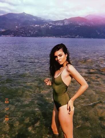 ਉਹ ਅਜੇ ਮਹਿਜ਼ 19 ਸਾਲ ਦੀ ਹੈ ਤ ਇਨਾਮੀ ਸਾਇੰਸ ਫੈਕਲਟੀ ਆਫ ਪਾਲਿਟਿਕਸ ਵਿੱਚ ਪੜ੍ਹਾਈ ਕਰ ਰਹੀ ਹੈ।