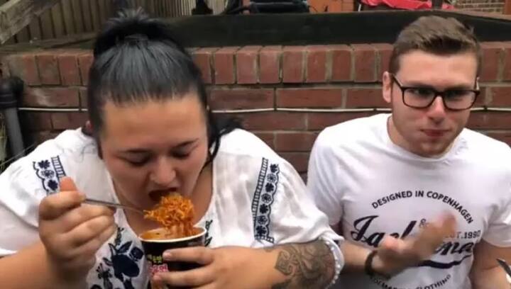 ਹਾਲਾਂਕਿ, ਇਸ ਚੈਲੰਜ ਵਿੱਚ ਸ਼ੈਨਨ ਦੇ ਦੋਸਤ ਨੂੰ ਕੋਈ ਖ਼ਾਸ ਨੁਕਸਾਨ ਨਹੀਂ ਹੋਇਆ। (ਤਸਵੀਰਾਂ-ਯੂਟਿਊਬ)