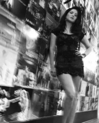 ਉਸਨੇ ਇਹ ਵੀ ਲਿਖਿਆ ਕਿ ਅਮਰੀਕਾ ਅਜਿਹਾ ਦੇਸ਼ ਹੈ ਜਿੱਥੇ ਤੁਹਾਨੂੰ ਖ਼ੁਦ ਨੂੰ ਸਾਹਮਣੇ ਰੱਖਣ ਤੇ ਐਕਸਪ੍ਰੈਸ ਕਰਨ ਦੀ ਆਜ਼ਾਦੀ ਠੀਕ ਉਵੇਂ ਹੈ ਜਿਵੇਂ ਤੁਸੀਂ ਚਾਹੁੰਦੇ ਹੋ।