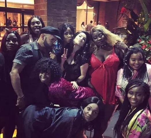 ਇੱਕ ਗਰੁੱਪ ਨਾਲ ਤਸਵੀਰ ਪੋਸਟ ਕਰਦਿਆਂ ਉਸਨੇ ਲਿਖਿਆ ਕਿ ਕੱਲ੍ਹ ਰਾਤ ਹੋਈ ਪਾਰਟੀ ਦੀ ਸਭਤੋਂ ਵਧੀਆ ਗੱਲ ਇਹ ਸੀ ਕਿ ਲਾਂਜਰੀ ਪਾਰਟੀ ਕਰਨ ਵਾਲੀਆਂ ਮਹਿਲਾਵਾਂ ਆਤਮਵਿਸ਼ਵਾਸ ਨਾਲ ਭਰੀਆਂ ਪਈਆਂ ਸਨ।