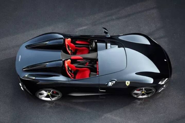 ਇਹ ਲਗ਼ਜ਼ਰੀ ਸੁਪਰਕਾਰਾਂ ਦੀ ਰਫ਼ਤਾਰ ਹੀ ਸਭ ਤੋਂ ਵੱਡੀ ਖਿੱਚ ਹੈ। ਫ਼ਰਾਰੀ ਮੋਂਜ਼ਾ 0-100 ਕਿਲੋਮੀਟਰ ਪ੍ਰਤੀ ਘੰਟੇ ਦੀ ਰਫ਼ਤਾਰ ਸਿਰਫ 2.9 ਸੈਕੰਡ ਵਿੱਚ ਹੀ ਫੜ ਲੈਂਦੀ ਹੈ। (ਤਸਵੀਰਾਂ- ਫ਼ਰਾਰੀ)