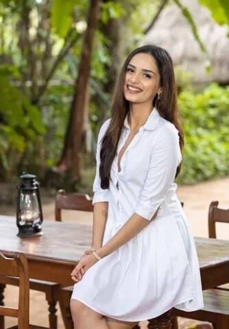  ਇਸ ਤੋਂ ਬਾਅਦ ਉਹ ਕੋਲੰਬੋ ਪਹੁੰਚੀ। ਉੱਥੇ ਸ਼ੌਰਟ ਡਰੈੱਸ 'ਚ ਮਾਨੁਸ਼ੀ ਨੇ ਕਈ ਤਸਵੀਰਾਂ ਖਿਚਵਾਈਆਂ।