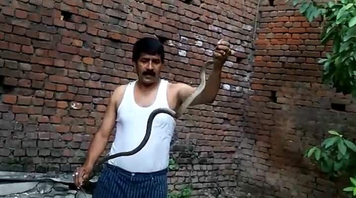ਖ਼ਾਸ ਗੱਲ ਇਹ ਹੈ ਕਿ ਉਹ ਜਿਸ ਘਰ ਵਿੱਚੋਂ ਸੱਪ ਫੜ੍ਹਦਾ ਹੈ, ਉਸ ਘਰ ਦਾ ਪਾਣੀ ਤਕ ਨਹੀਂ ਪੀਂਦਾ। ਸੱਪ ਫੜ੍ਹਨ ਤੋਂ ਇਲਾਵਾ ਉਹ ਇਸ ਪ੍ਰਜਾਤੀ ਦੇ ਹੋਰ ਜੀਵਾਂ ਨੂੰ ਵੀ ਫੜ੍ਹਦਾ ਹੈ ਤੇ ਉਨ੍ਹਾਂ ਨੂੰ ਸੁਰੱਖਿਅਤ ਜੰਗਲ਼ਾਂ ਵਿੱਚ ਛੱਡ ਆਉਂਦਾ ਹੈ।