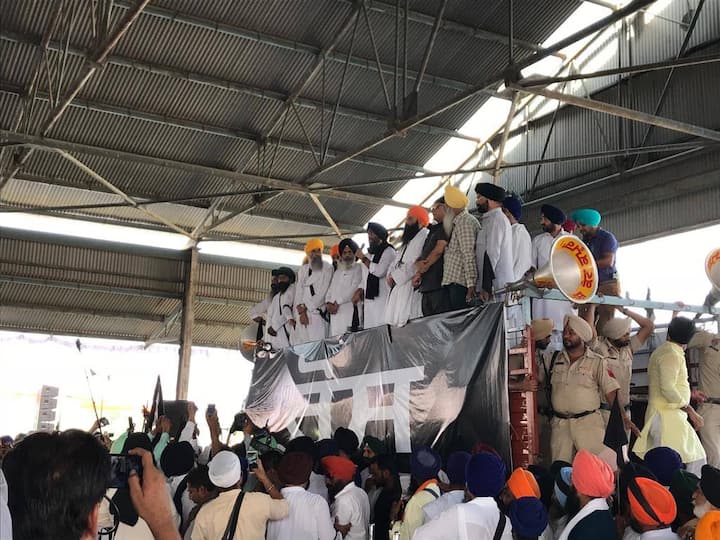 ਆਮ ਆਦਮੀ ਪਾਰਟੀ ਦੇ ਲੀਡਰ ਭਗਵੰਤ ਮਾਨ ਵੀ ਬਰਗਾੜੀ ਪਹੁੰਚੇ।