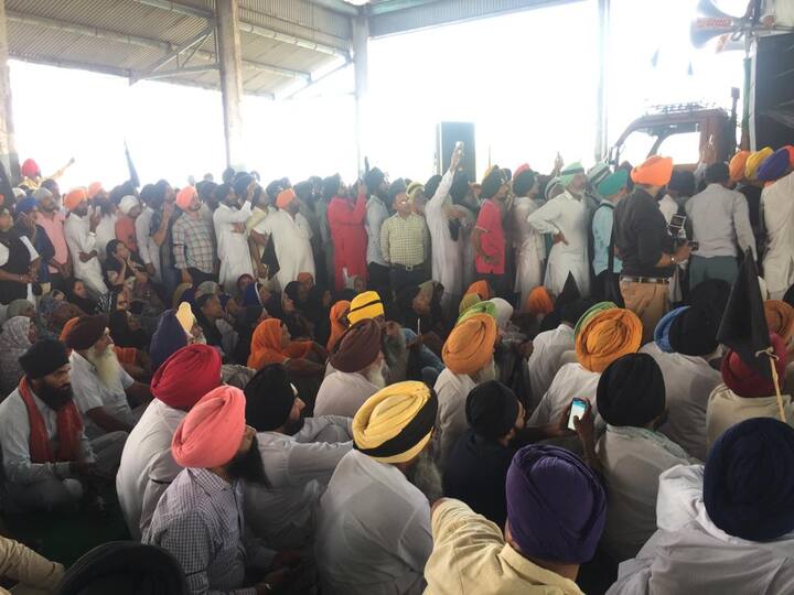 ਇਸ ਮੌਕੇ ਪੰਥਕ ਆਗੂ ਬਲਜੀਤ ਸਿੰਘ ਦਾਦੂਵਾਲ ਤੇ ਧਿਆਨ ਸਿੰਘ ਮੰਡ ਨੇ ਦੋਸ਼ ਲਾਇਆ ਕਿ ਪੰਜਾਬ ਦੀ ਕੈਪਟਨ ਸਰਕਾਰ ਵੀ ਪਿਛਲੀ ਬਾਦਲ ਸਰਕਾਰ ਵਾਂਗ ਗੁਰੂ ਗ੍ਰੰਥ ਸਾਹਿਬ ਦੀ ਬੇਅਦਬੀ ਦੇ ਮਸਲੇ ਨੂੰ ਠੰਢੇ ਬਸਤੇ ਵਿੱਚ ਪਾਉਣਾ ਚਾਹੁੰਦੀ ਹੈ।