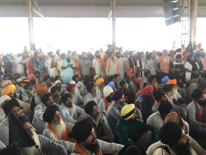 ਉਨ੍ਹਾਂ ਸਵਾਲ ਕੀਤਾ ਕਿ ਮੁਲਜ਼ਮਾਂ ਬਾਰੇ ਪਤਾ ਹੋਣ ਦੇ ਬਾਵਜੂਦ ਗ੍ਰਿਫ਼ਤਾਰੀਆਂ ਕਿਉਂ ਨਹੀਂ ਕੀਤੀਆਂ ਜਾ ਰਹੀਆਂ? ਪੰਥਕ ਆਗੂਆਂ ਨੇ ਕੈਪਟਨ ਤੇ ਬਾਦਲਾਂ ਉਤੇ ਦੋਸਤਾਨਾ ਮੈਚ ਖੇਡਣ ਦਾ ਦੋਸ਼ ਲਾਇਆ।