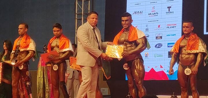  ਚੰਡੀਗੜ੍ਹ: ਹਾਲ ਹੀ ਵਿੱਚ ਪੁਣੇ ’ਚ ਹੋਈ ਅਪਾਹਜ ਏਸ਼ੀਅਨ ਬੌਡੀ ਬਿਲਡਿੰਗ ਚੈਂਪੀਅਨਸ਼ਿਪ ਵਿੱਚ ਫਰੀਦਕੋਟ ਦੇ ਪਿੰਡ ਕਿਲ੍ਹਾ ਨੌਂ ਦੇ ਨੌਜਵਾਨ ਸ਼ਾਮ ਸਿੰਘ ਸ਼ੇਰਾ ਨੇ ਸੋਨ ਤਗ਼ਮਾ ਜਿੱਤ ਕੇ ਭਾਰਤ ਦਾ ਨਾਂ ਰੌਸ਼ਨ ਕੀਤਾ।