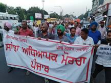 ਕੈਪਟਨ ਸਰਕਾਰ ਦੇ ਫੈਸਲੇ ਖ਼ਿਲਾਫ਼ ਮਰਨ ਵਰਤ ’ਤੇ ਬੈਠੇ ਅਧਿਆਪਕ, ਵੋਖੇ ਤਸਵੀਰਾਂ