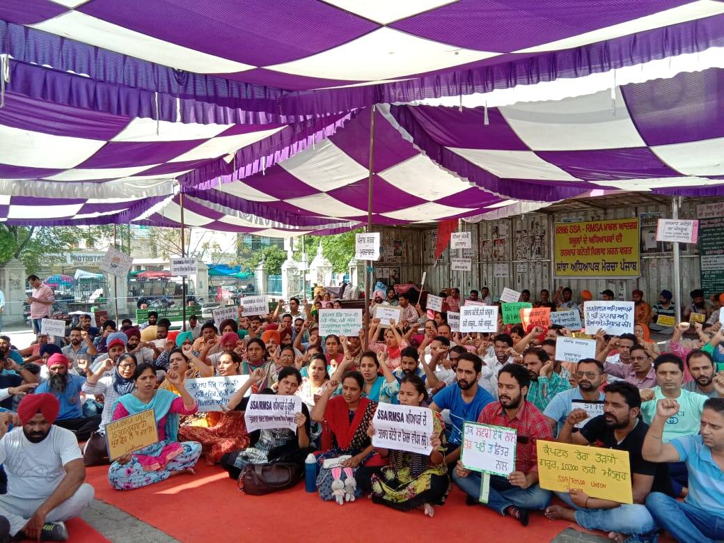hunger strike by teachers in patiala 15 ਹਜ਼ਾਰ ਦੇ ਸਤਾਏ ਅਧਿਆਪਕਾਂ ਨੇ ਰੱਖਿਆ 'ਮਰਨ ਵਰਤ'