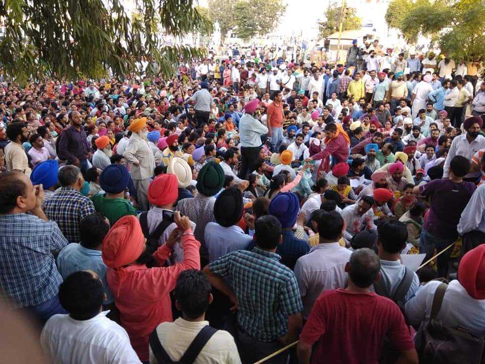 ਤਨਖਾਹ ਕਟੌਤੀ 'ਤੇ ਕਸੂਤੀ ਘਿਰੀ ਕੈਪਟਨ ਸਰਕਾਰ, ਸਮੂਹ ਫੈਡਰੇਸ਼ਨਾਂ ਤੇ ਜਥੇਬੰਦੀਆਂ ਨੇ ਚੁੱਕਿਆ ਝੰਡਾ