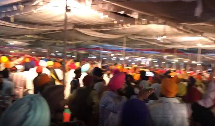 ਮੁਰਦਾਬਾਦ ਦੇ ਨਾਅਰੇ ਲਾਉਂਦਿਆਂ ਸੰਗਤ ਨੇ ਕੁਝ ਹੀ ਮਿੰਟਾਂ ਵਿੱਚ ਪੰਡਾਲ ਖਾਲੀ ਕਰ ਦਿੱਤਾ। 